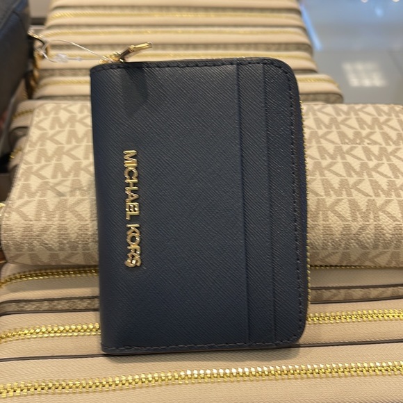 Michael Kors Jet Set Travel Medium Zip Around Card Case 
Color: Navy 
NWT - Picture 10 of 16